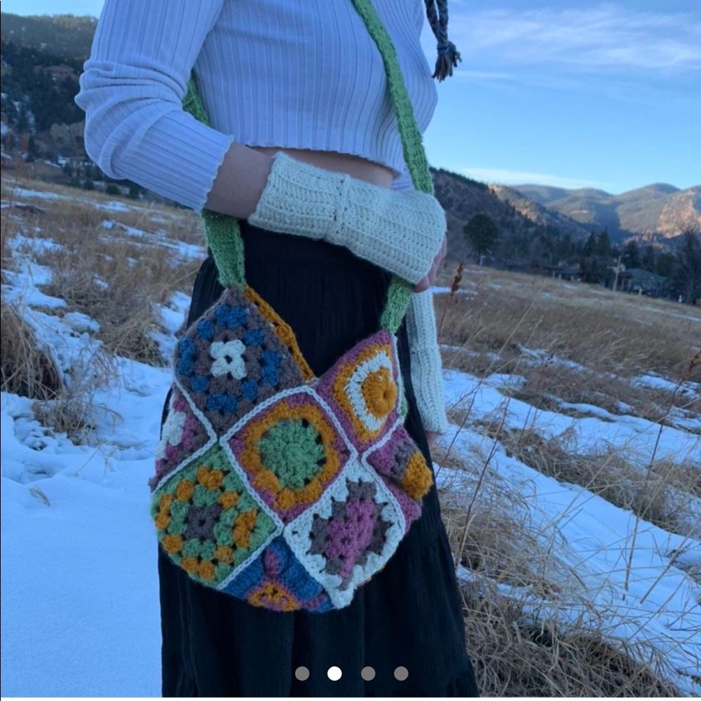 🧚🏻‍♂️ handmade crochet purse!